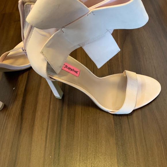 Betsey Johnson Size 9 Pink Heels - Picture 2 of 8